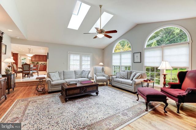 5501 W RIDGE VIEW DR, Fairfax, VA 22030