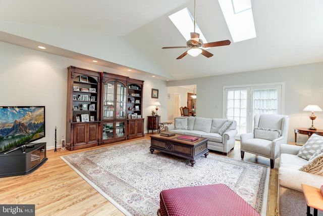 5501 W RIDGE VIEW DR, Fairfax, VA 22030