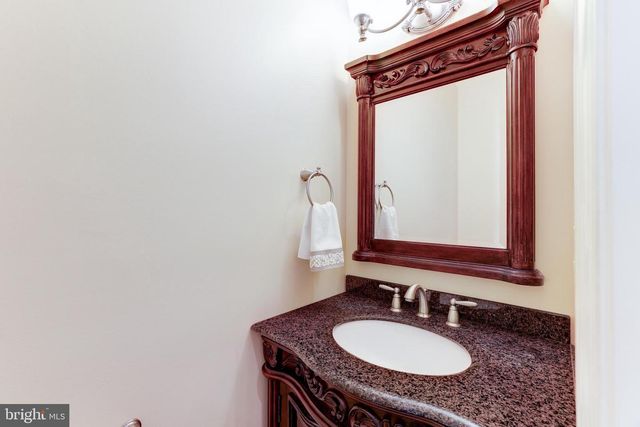 5501 W RIDGE VIEW DR, Fairfax, VA 22030