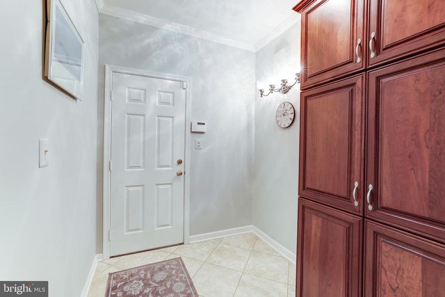 5501 W RIDGE VIEW DR, Fairfax, VA 22030