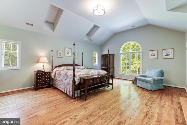 5501 W RIDGE VIEW DR, Fairfax, VA 22030