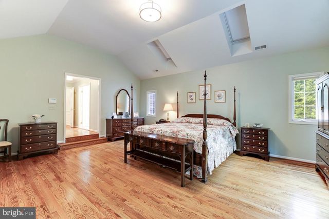 5501 W RIDGE VIEW DR, Fairfax, VA 22030