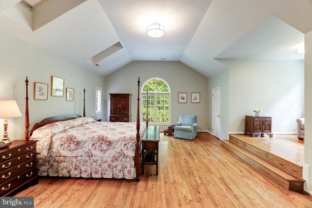 5501 W RIDGE VIEW DR, Fairfax, VA 22030