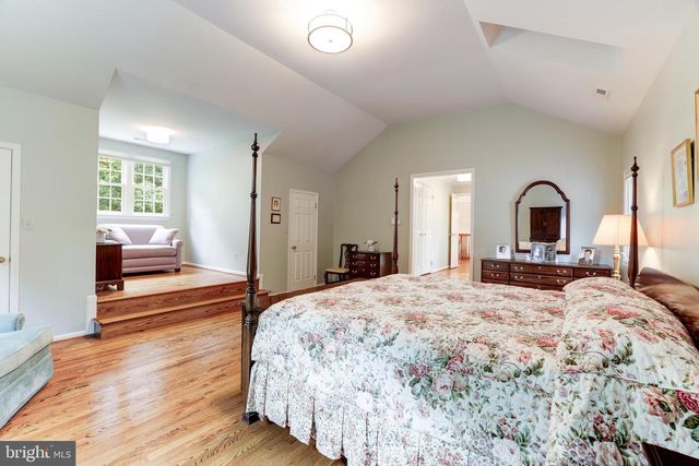 5501 W RIDGE VIEW DR, Fairfax, VA 22030