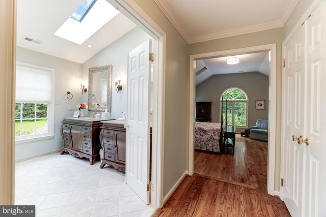 5501 W RIDGE VIEW DR, Fairfax, VA 22030