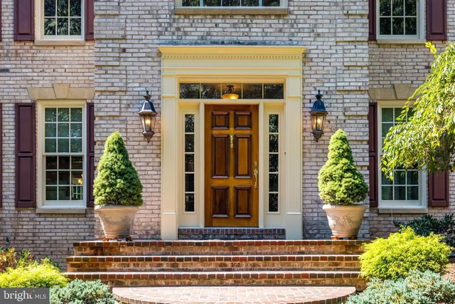 5501 W RIDGE VIEW DR, Fairfax, VA 22030