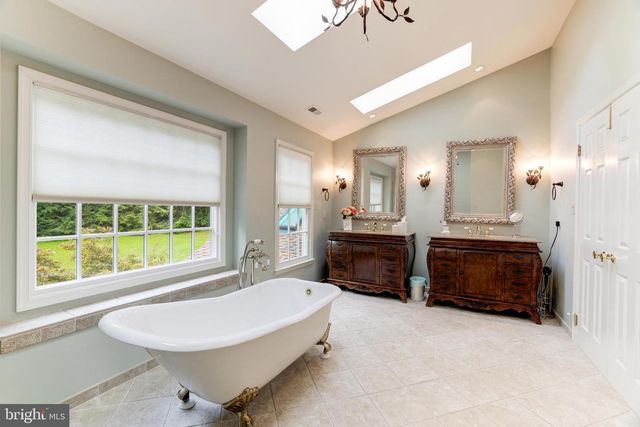 5501 W RIDGE VIEW DR, Fairfax, VA 22030