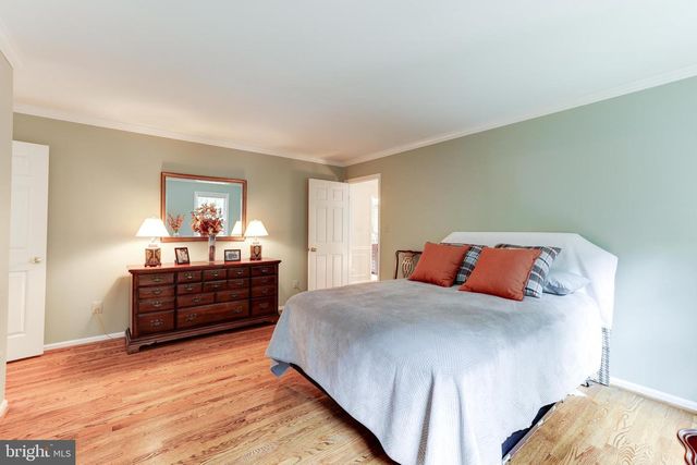 5501 W RIDGE VIEW DR, Fairfax, VA 22030