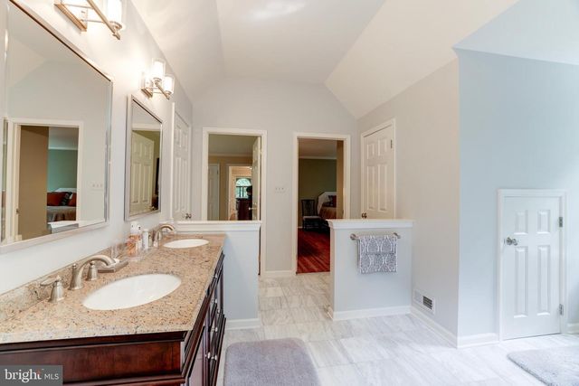 5501 W RIDGE VIEW DR, Fairfax, VA 22030