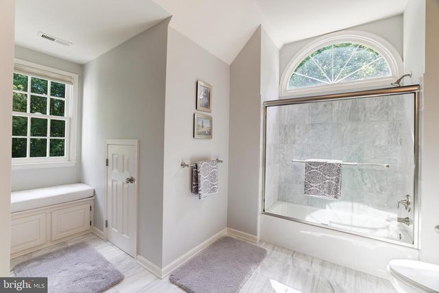 5501 W RIDGE VIEW DR, Fairfax, VA 22030