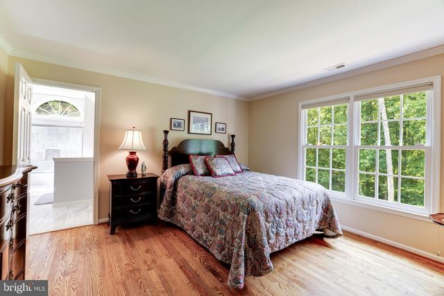 5501 W RIDGE VIEW DR, Fairfax, VA 22030