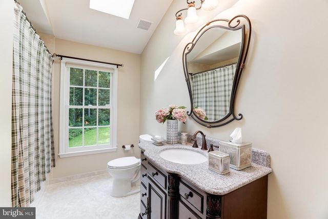5501 W RIDGE VIEW DR, Fairfax, VA 22030