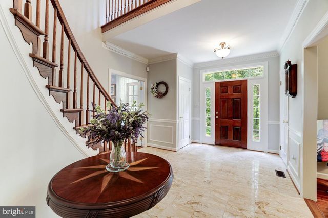 5501 W RIDGE VIEW DR, Fairfax, VA 22030