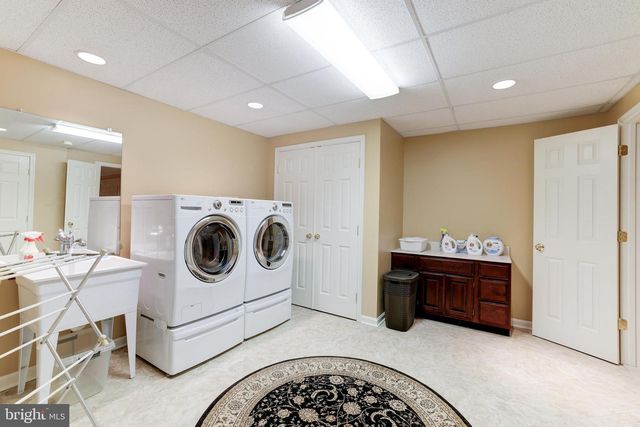 5501 W RIDGE VIEW DR, Fairfax, VA 22030
