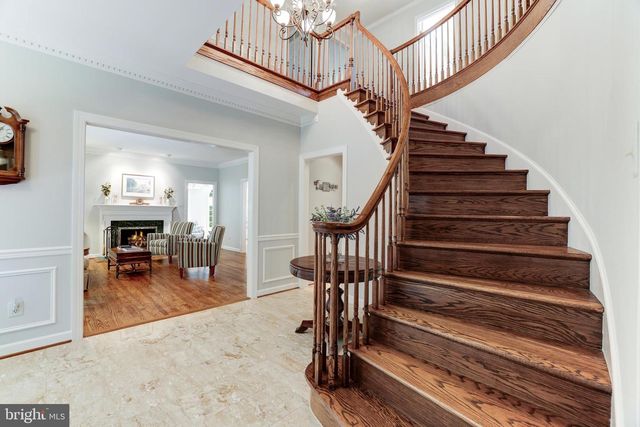 5501 W RIDGE VIEW DR, Fairfax, VA 22030