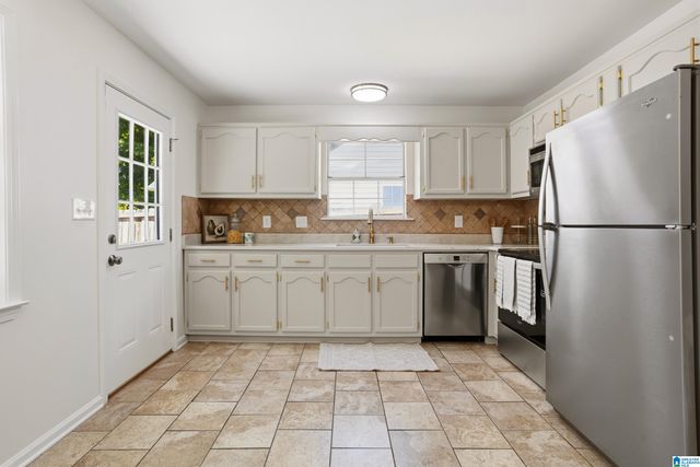 1414 TIMBER CIRCLE, Helena, AL 35080