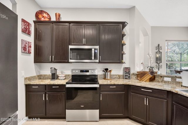 2071 Thornwood Drive SE, Palm Bay, FL 32909
