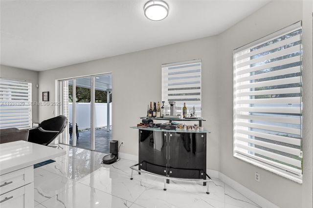 1147 NE 37th Pl, Homestead, FL 33033