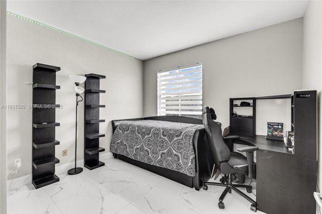 1147 NE 37th Pl, Homestead, FL 33033