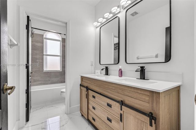 1147 NE 37th Pl, Homestead, FL 33033