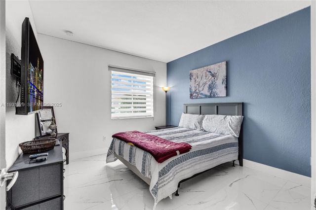 1147 NE 37th Pl, Homestead, FL 33033