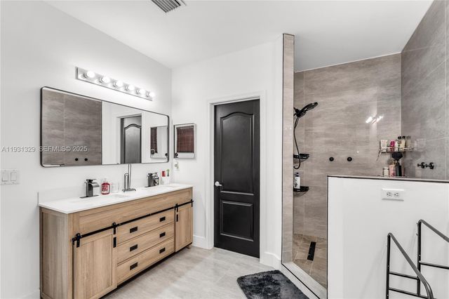 1147 NE 37th Pl, Homestead, FL 33033