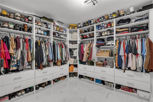 1147 NE 37th Pl, Homestead, FL 33033