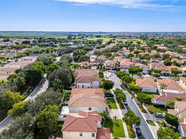 1147 NE 37th Pl, Homestead, FL 33033