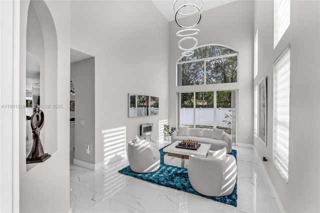 1147 NE 37th Pl, Homestead, FL 33033