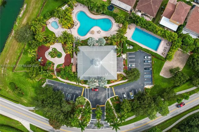 1147 NE 37th Pl, Homestead, FL 33033