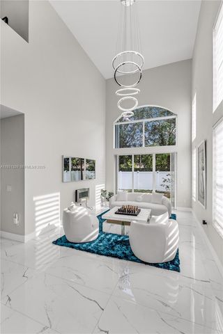 1147 NE 37th Pl, Homestead, FL 33033