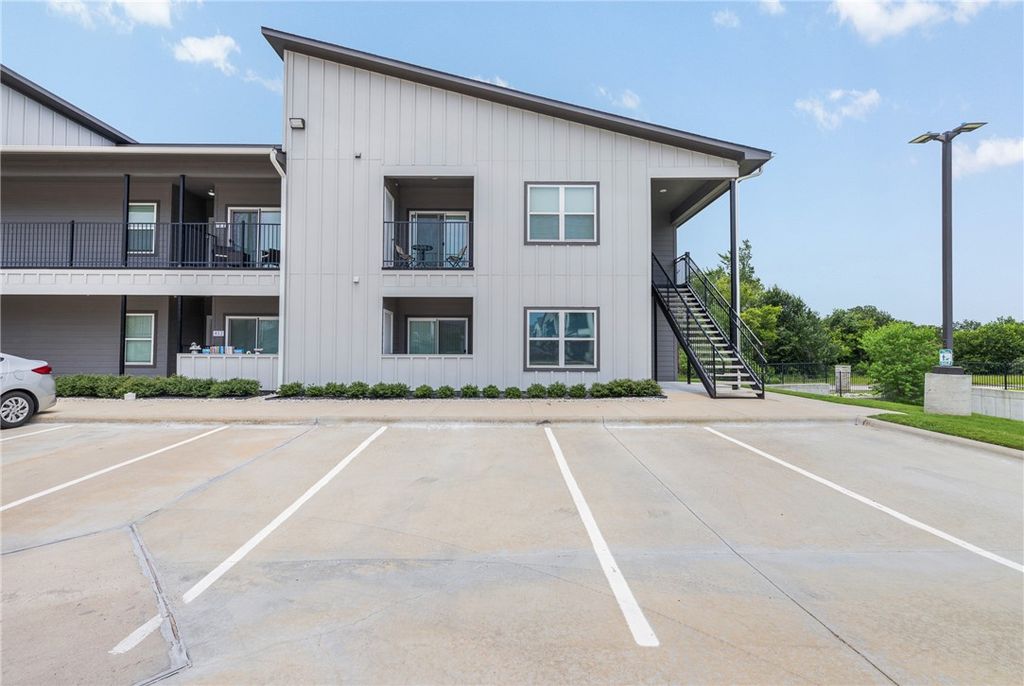 1326 Prairie Drive 813, Bryan, TX 77803 — exterior