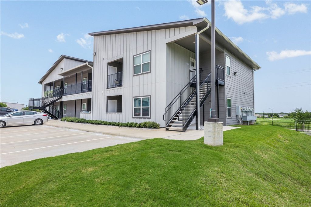 1326 Prairie Drive 813, Bryan, TX 77803 — photo 2