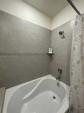 8167 NW 41st St E-402, Doral, FL 33166