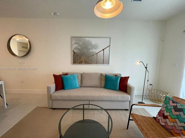 8167 NW 41st St E-402, Doral, FL 33166