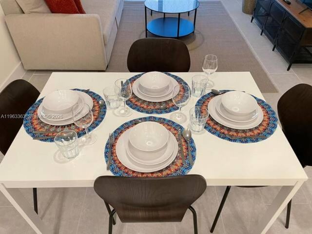 8167 NW 41st St E-402, Doral, FL 33166