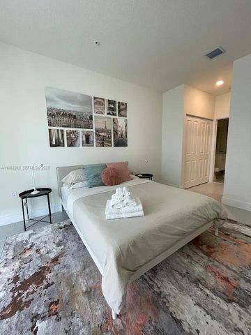 8167 NW 41st St E-402, Doral, FL 33166