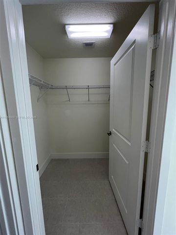 8167 NW 41st St E-402, Doral, FL 33166