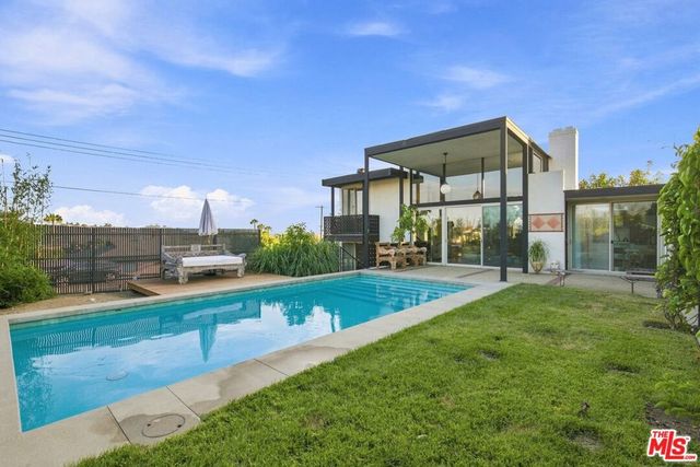 936 Fortune Way, Los Angeles, CA 90042