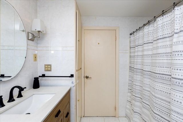 69 Springdale Ave, Dracut, MA 01826