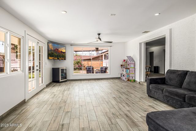 10209 E JONES Avenue, Mesa, AZ 85208