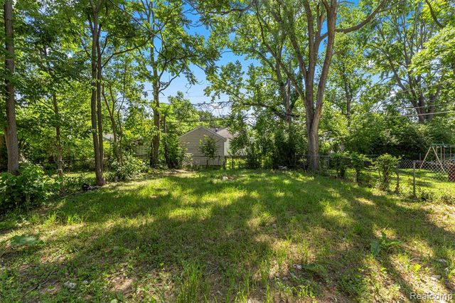 8658 Stahelin Avenue, Detroit, MI 48228