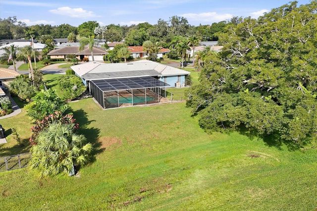 2243 BROOKHAVEN DRIVE, Sarasota, FL 34239
