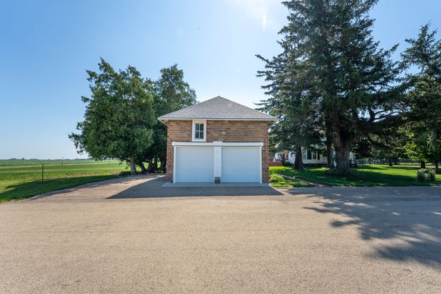 1392 Red Brick Road, Dixon, IL 61021