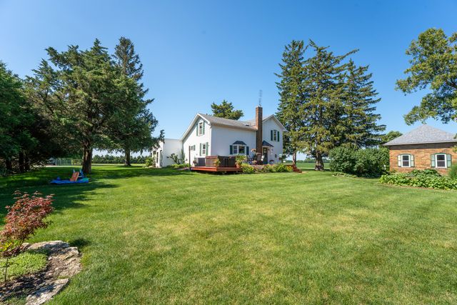 1392 Red Brick Road, Dixon, IL 61021