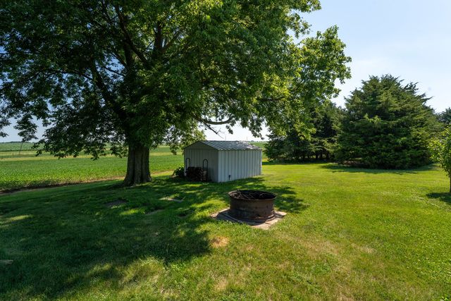 1392 Red Brick Road, Dixon, IL 61021