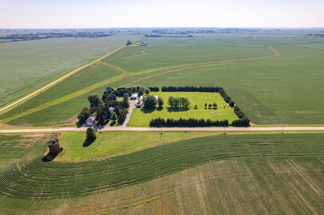 1392 Red Brick Road, Dixon, IL 61021