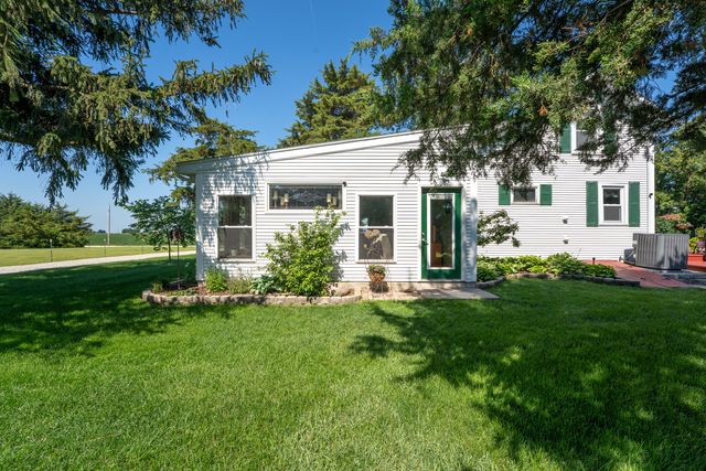 1392 Red Brick Road, Dixon, IL 61021