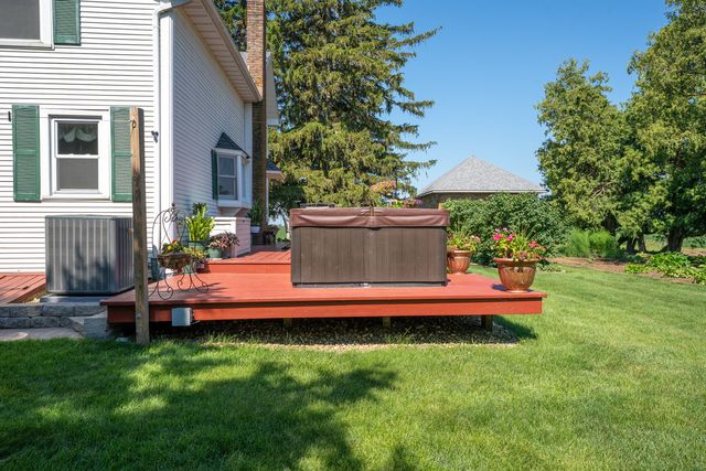 1392 Red Brick Road, Dixon, IL 61021