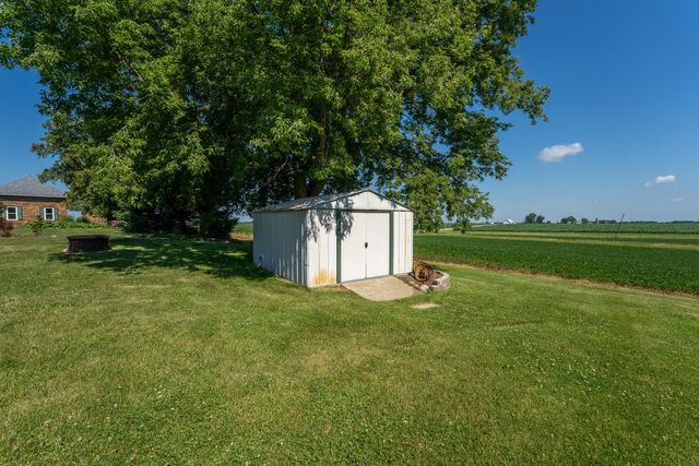 1392 Red Brick Road, Dixon, IL 61021